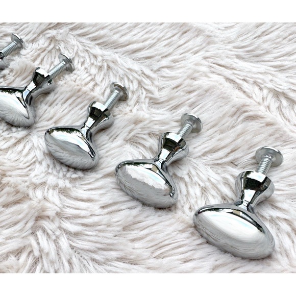 NEW Set of 5 double plated oval shaped cabinet knobs in satin
nickel finish - Picture 10 of 16